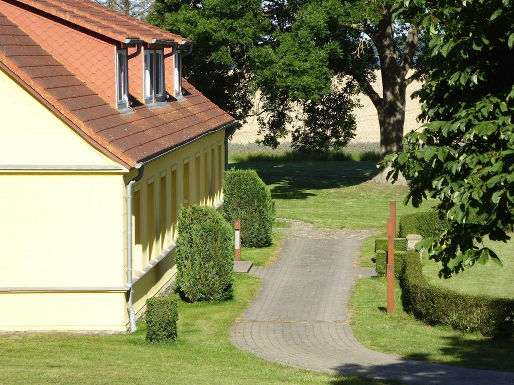 Gut Rattelvitz Galerie E, hochwertig, Sauna, Kamin, eTankstelle, Spielscheune, 15.000qm Park Land