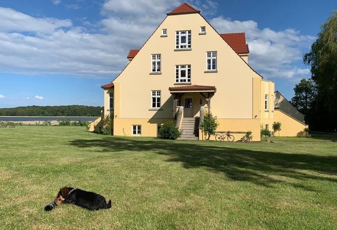 Ferienwohnung 1 direkt am Wasser im Gut Grubnow Rügen