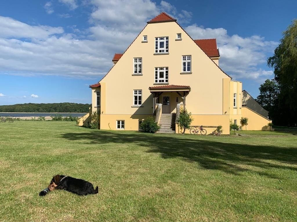 Ferienwohnung 1 direkt am Wasser im Gut Grubnow Rügen