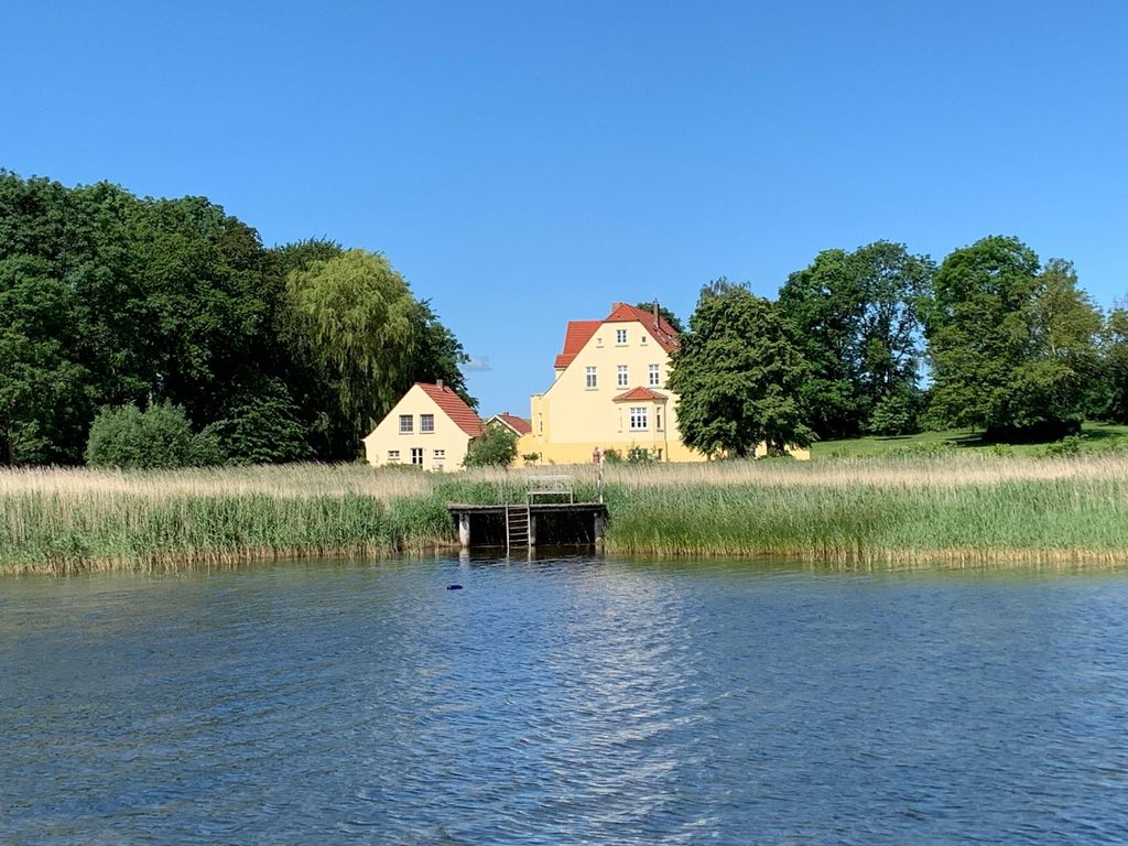Ferienwohnung 6 direkt am Wasser im Gut Grubnow Rügen detail 1