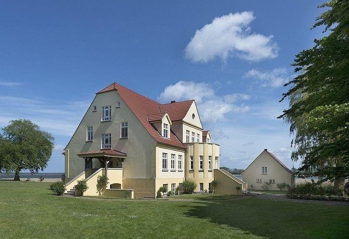 Ferienwohnung 6 direkt am Wasser im Gut Grubnow Rügen