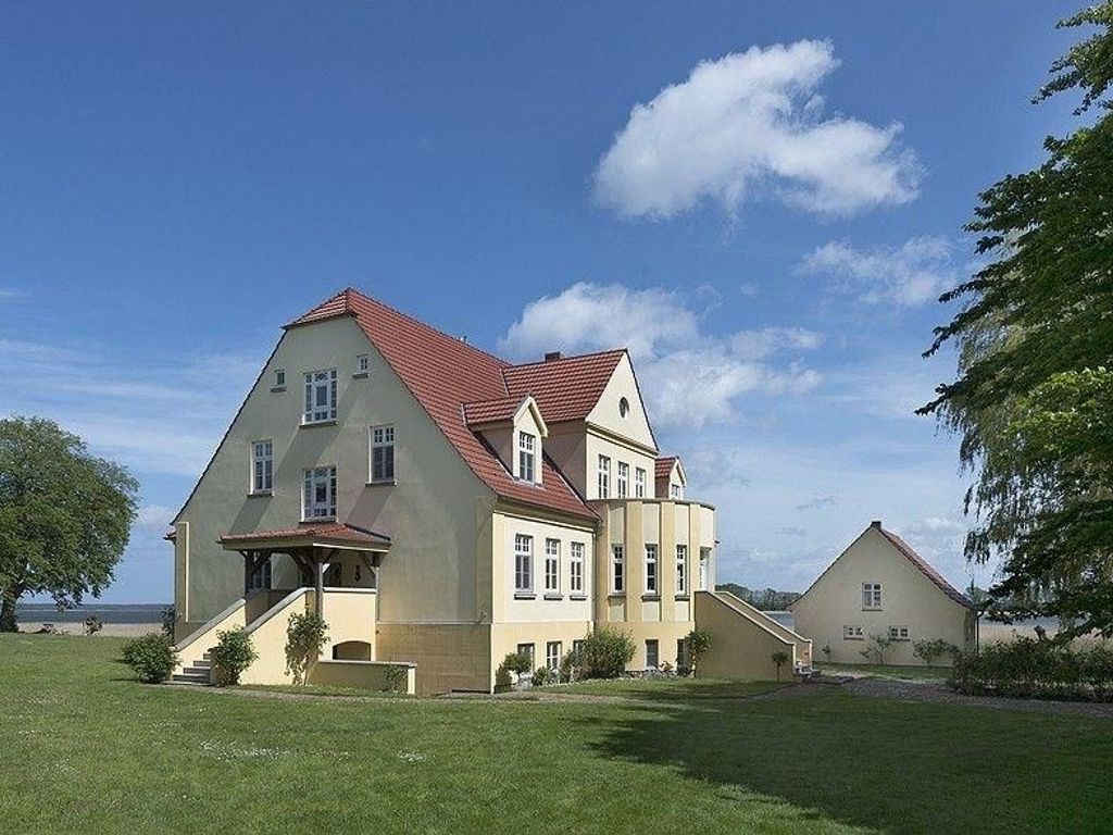 Ferienwohnung 6 direkt am Wasser im Gut Grubnow Rügen