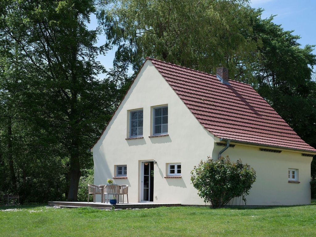 Ferienhaus Remise direkt am Wasser im Gut Grubnow Rügen