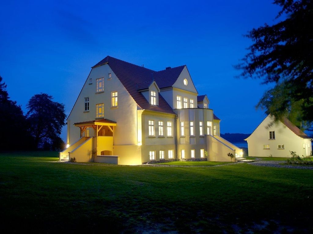 Ferienhaus Remise direkt am Wasser im Gut Grubnow Rügen detail 2