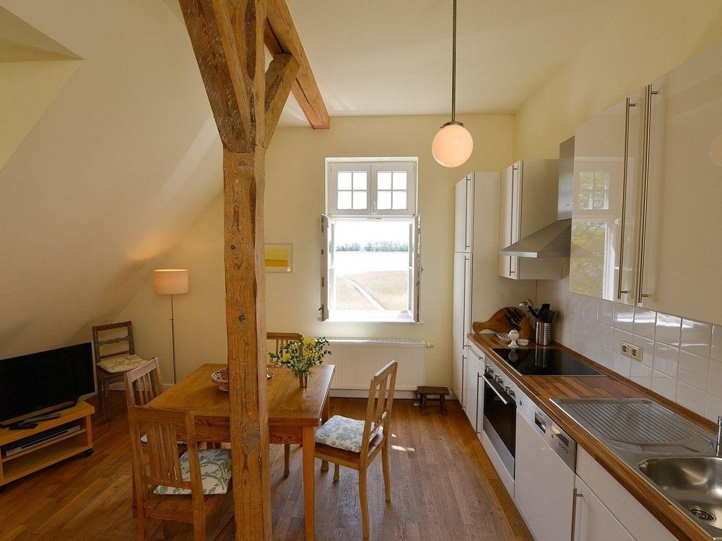 Ferienwohnung 5 am Wasser Gut Grubnow Rügen WLAN und Sauna detail 2