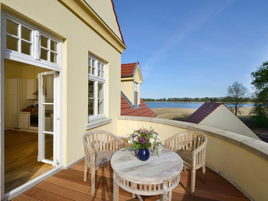 Rügen Ferienwohnung 7 am Wasser Gut Grubnow mit Balkon WLAN und Sauna