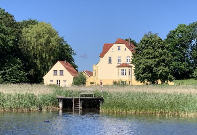 Rügen Ferienwohnung 8 am Wasser Gut Grubnow mit WLAN und Sauna