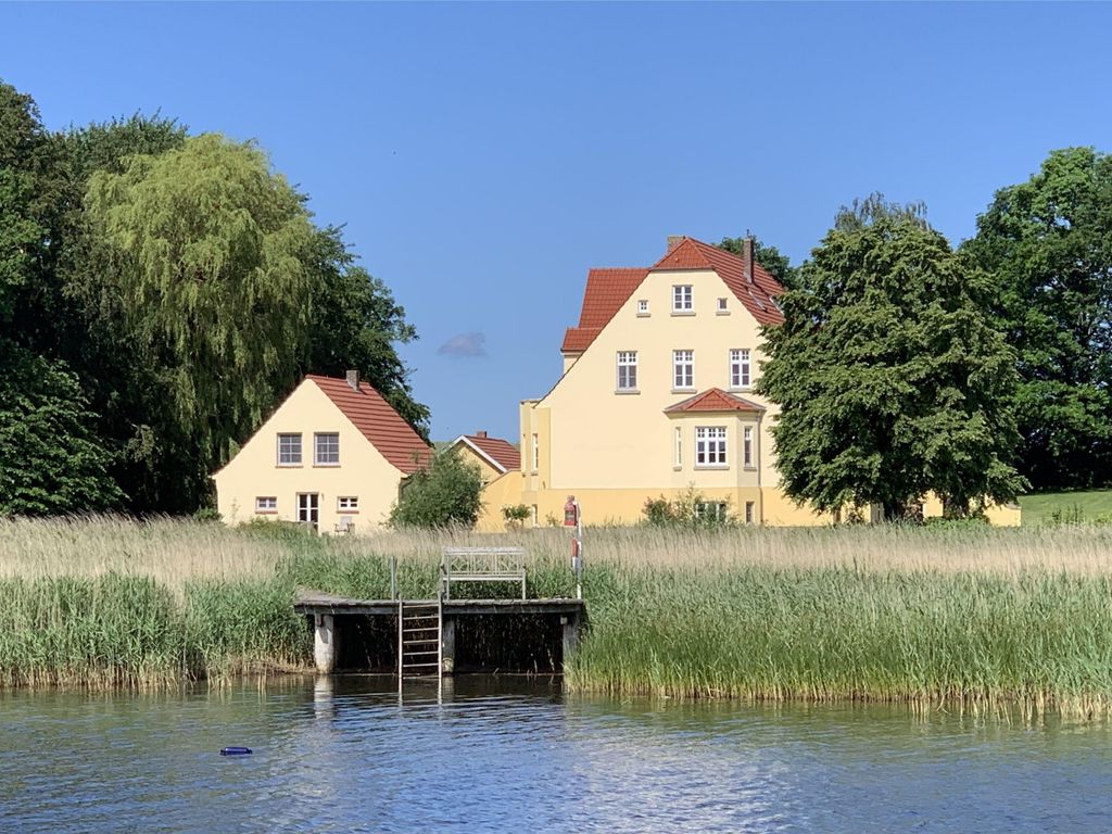 Rügen Ferienwohnung 8 am Wasser Gut Grubnow mit WLAN und Sauna