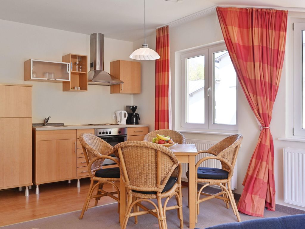 Ferienwohnung 11 für 4 Personen strandnah in Sellin auf Rügen Villa Celia WLAN SAUNA detail 4