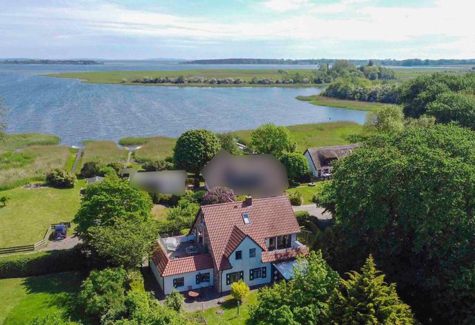 Familienferienhaus Rügenbrise - Gemeinsames Urlauben mit Steg und Boot auf Rügen - alles inklusive und 5 Bäder