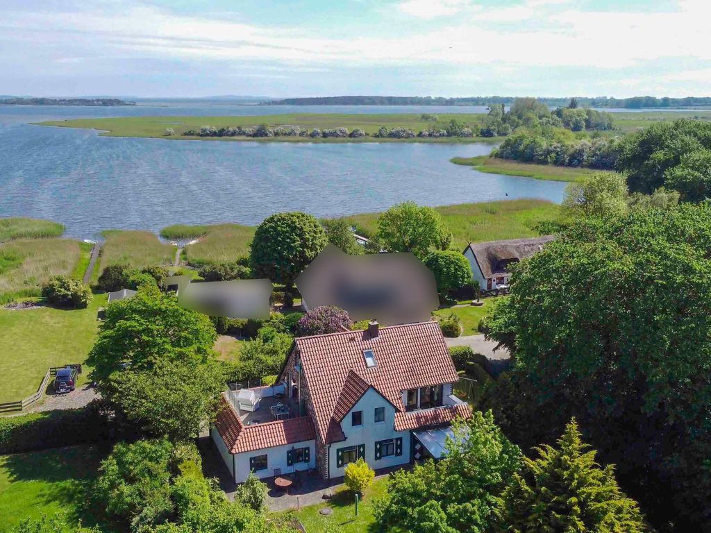Familienferienhaus Rügenbrise - Gemeinsames Urlauben mit Steg und Boot auf Rügen - alles inklusive und 5 Bäder