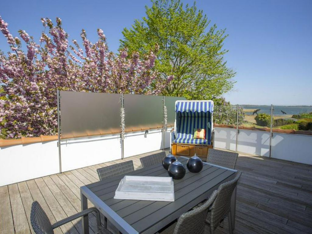 Ferienwohnung - Rügenbrise mit Seeblick mit 3 Bädern, Steg und Paddelboot - alle inklusive