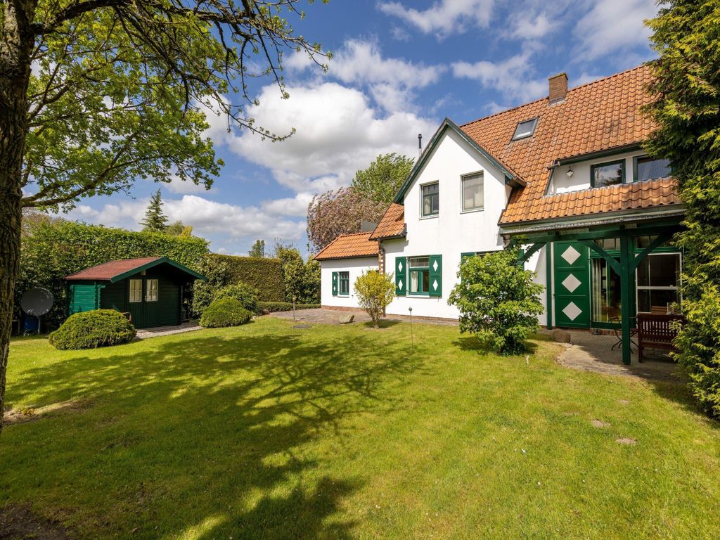 Ferienhaus Rügenbrise mit Seeblick und 5 Bädern detail 1