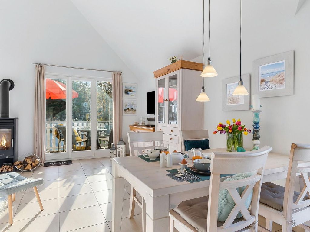 Wunderschönes Ferienapartment mit Infrarotsauna, Kaminofen und sonnigem Balkon - Ostseepark Rügen detail 1