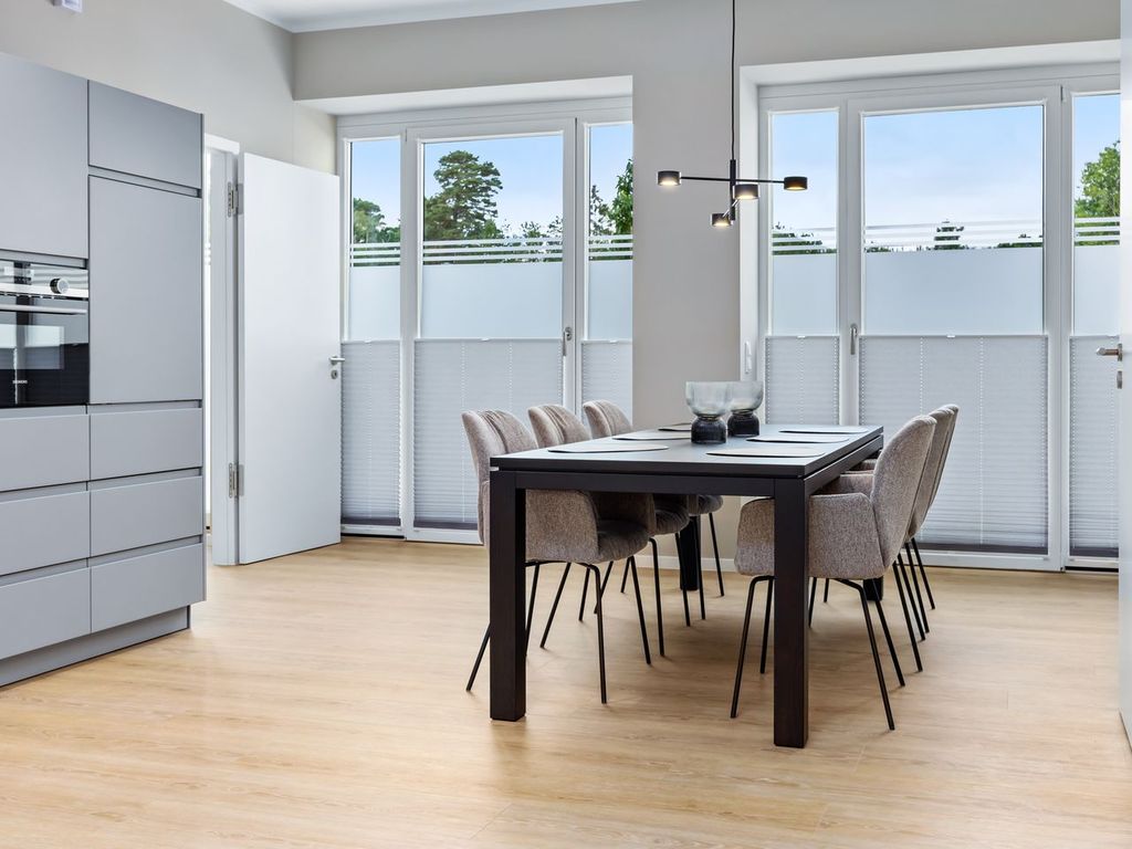 Großzügiges, modernes Ferienapartment an der Ostsee mit Terrasse und zwei Bädern
