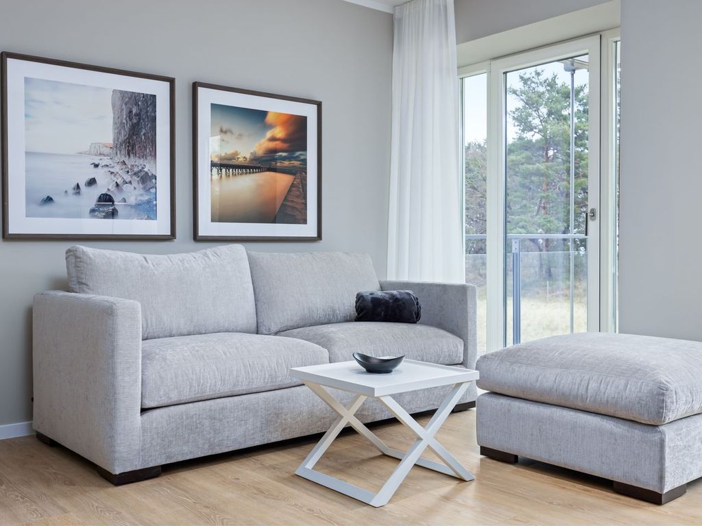 Tolles Komfort-Apartment in erster Reihe an der Ostsee mit Balkon & zwei Bädern!