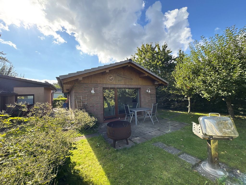 Bungalow im Garten - ruhig im Grünen mit Grill