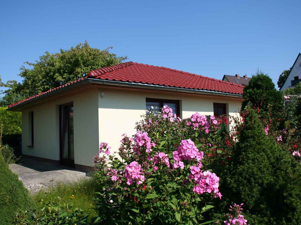 Ferienhaus mit Terrasse und Garten detail 3