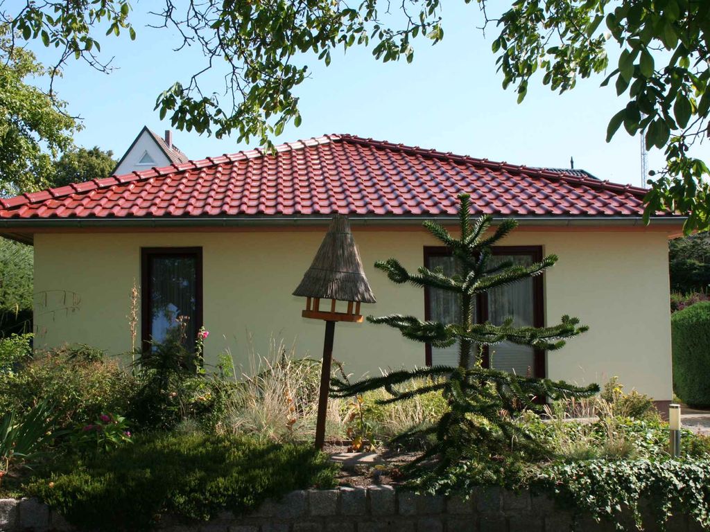 Ferienhaus mit Terrasse und Garten detail 2