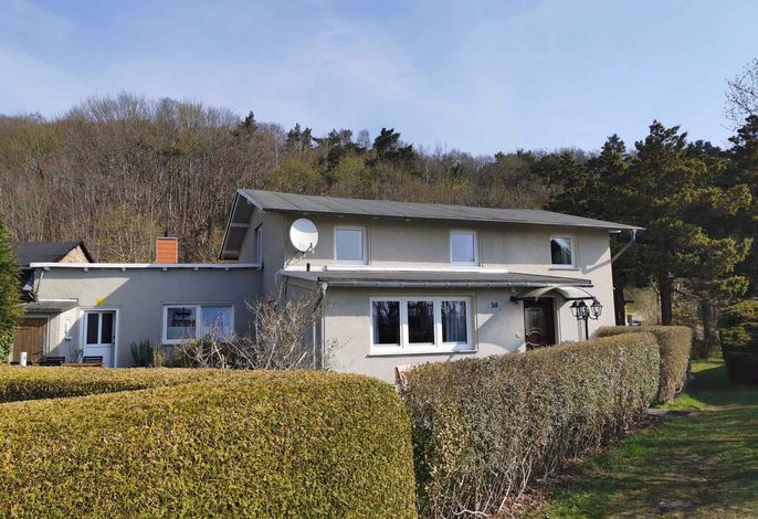 Ferienwohnung mit Blick zum kleinen Jasmunder Bodden und Gartensitzplatz