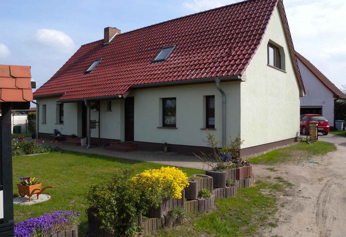Ferienhaus mit Terrasse und Garten