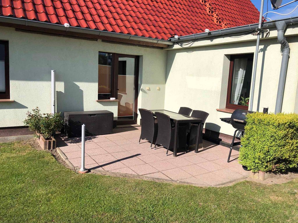 Ferienhaus mit Terrasse und Garten detail 1