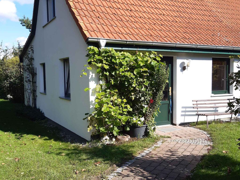 Ferienhaus mit Garten und Terrasse, 800 m zum Strand