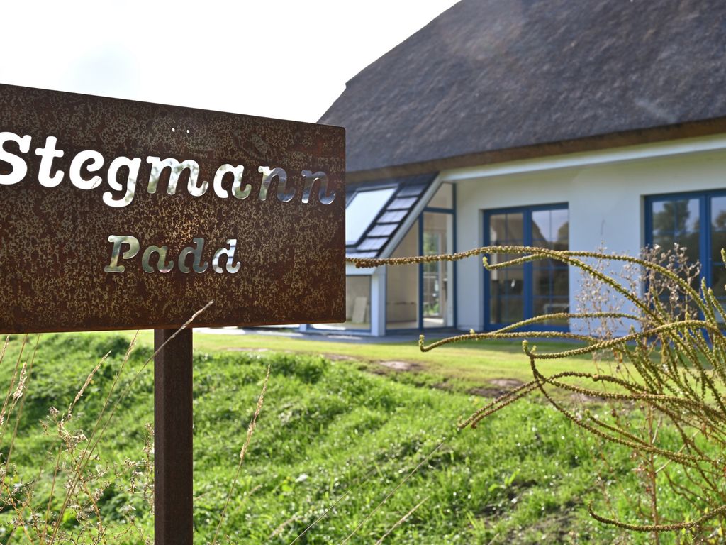 Ferienhaus mit Reetdach, großem Grundstück und Privatweg zum Hafen detail 1