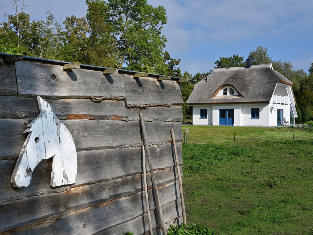 Ferienhaus mit Reetdach, großem Grundstück und Privatweg zum Hafen detail 2