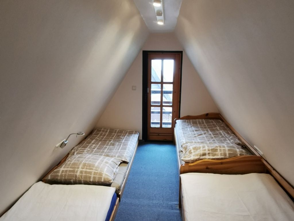 Haus 3  (53qm mit Schlafzimmer mit 4 Schlafplätzen, offener Wohnbereich mit Küche und Meerblick -max 4 Personen) - Reetdach Ferienhäuser Rügen detail 3