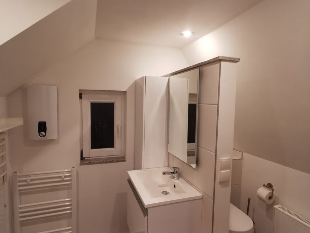 Haus 2 (53qm mit Schlafzimmer mit 4 Schlafplätzen, offener Wohnbereich mit Küche und Meerblick -max 4 Personen) - Reetdach Ferienhäuser Rügen detail 2