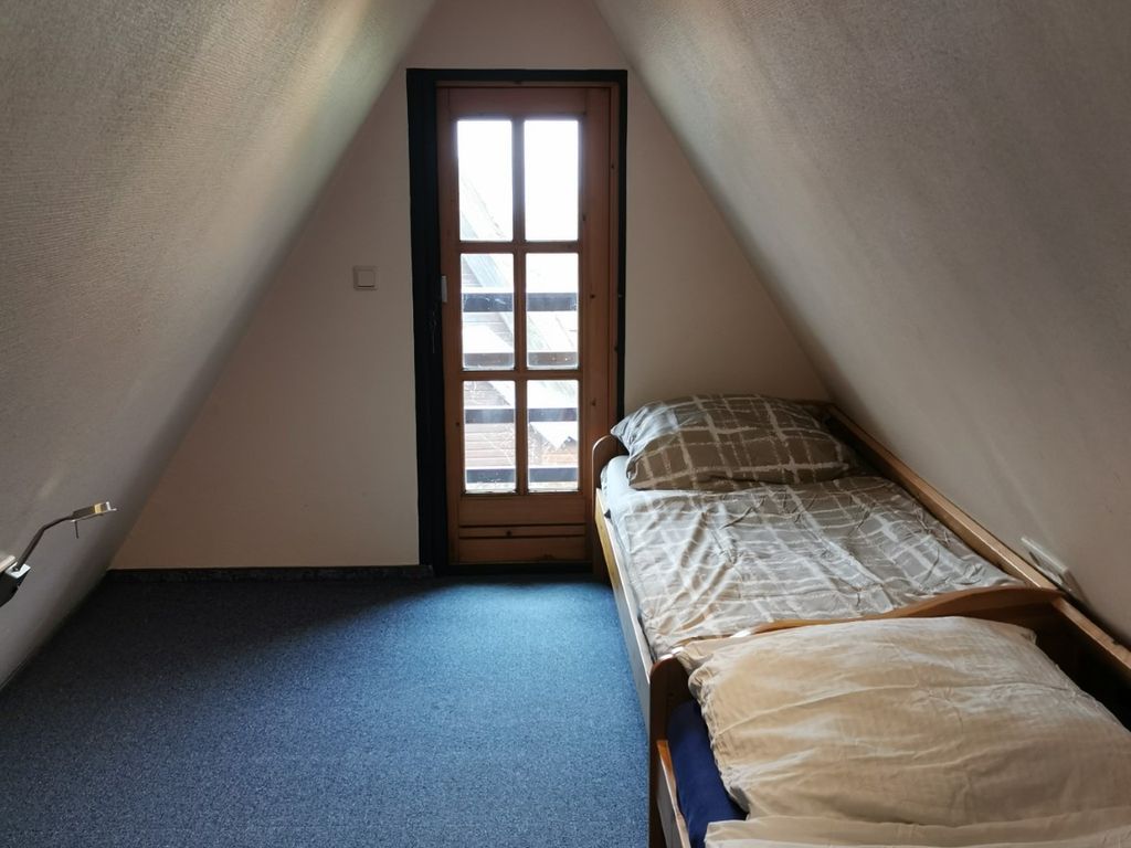 Haus 3  (53qm mit Schlafzimmer mit 4 Schlafplätzen, offener Wohnbereich mit Küche und Meerblick -max 4 Personen) - Reetdach Ferienhäuser Rügen detail 2