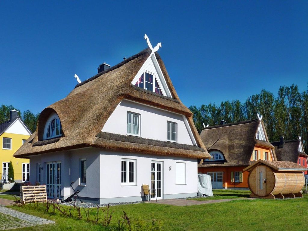 Kapitänshaus in Glowe detail 1