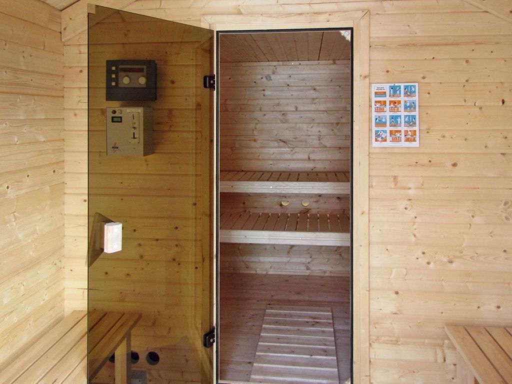 mit Garten und Sauna detail 3