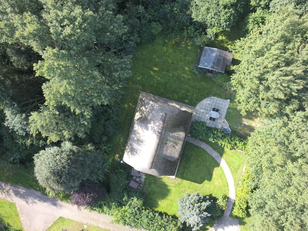 Idyllisches Reetdachhaus mit großem Garten detail 4