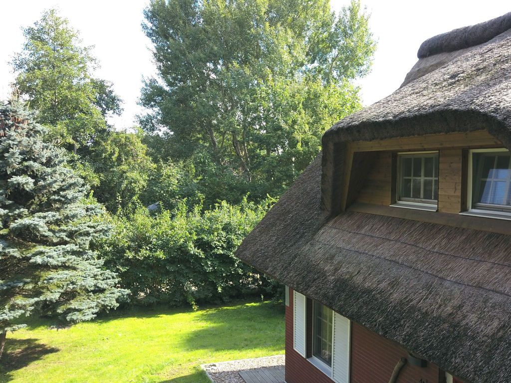 Idyllisches Reetdachhaus mit großem Garten detail 1