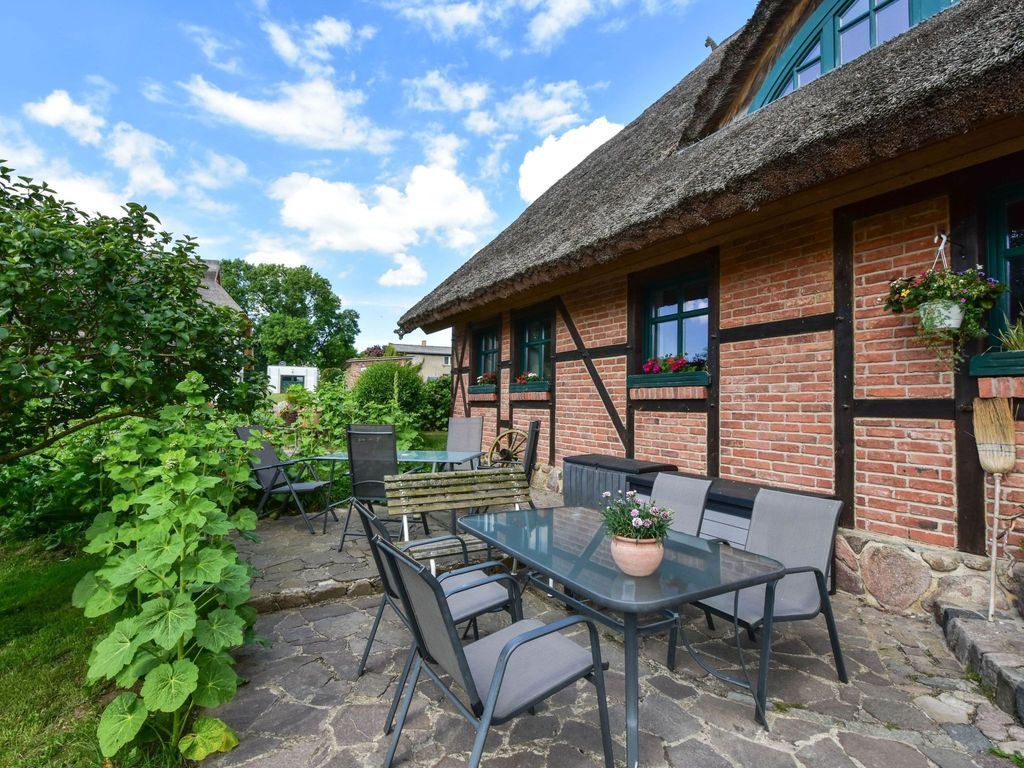 Wohnung in Groß Stresow mit Garten und Terrasse detail 1