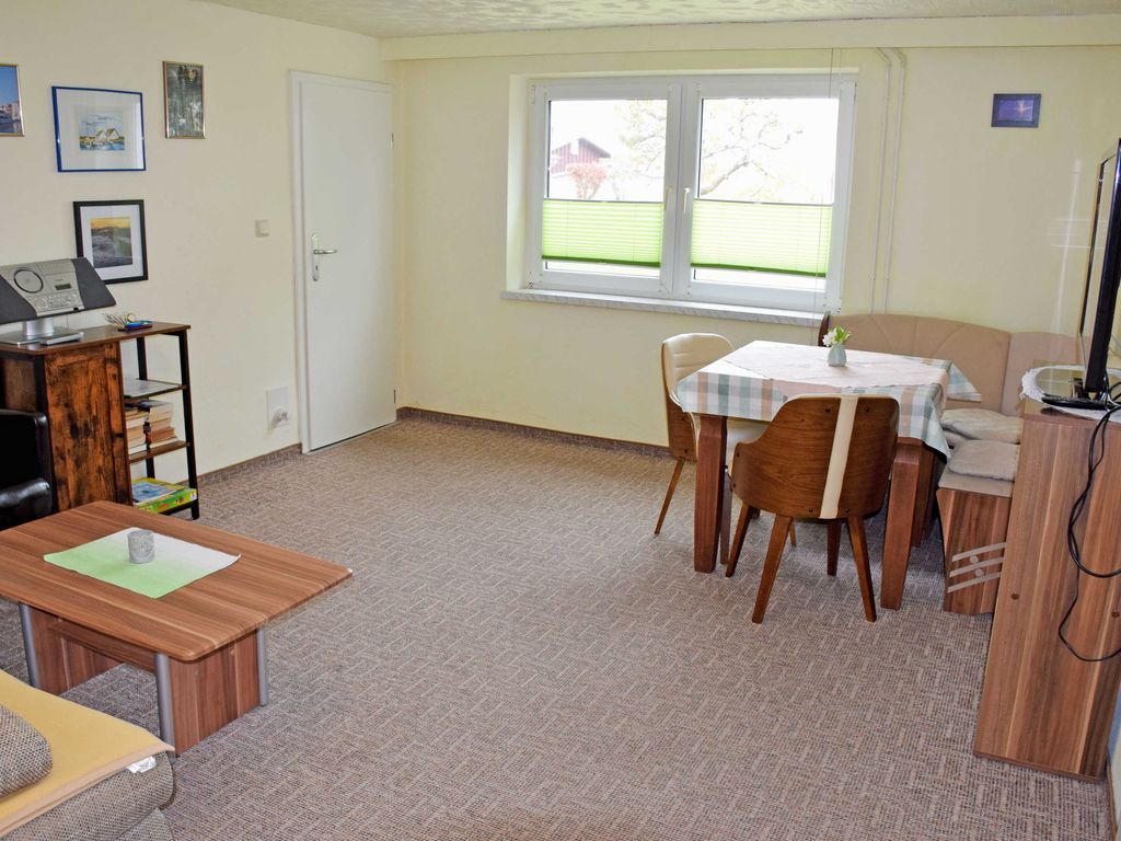 Ferienwohnung unterm Reetdach mit Terrasse Luv