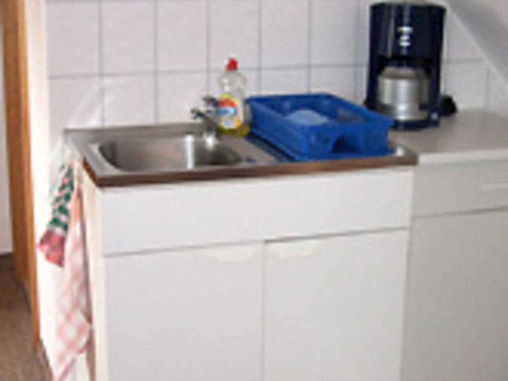 Ferienzimmer unterm Reetdach Groot Partie - Ferienzimmer unterm Reetdach in Plogshagen/Hiddensee detail 4