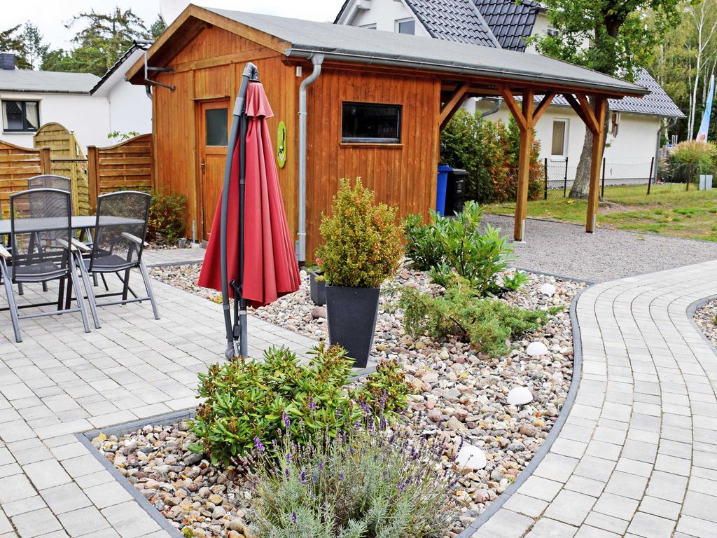 Baaber Ferienhaus mit Terrasse und Kamin detail 2