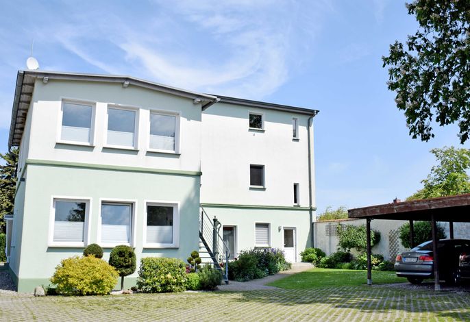 Ferienwohnung Altefähr mit Garten und Sonnenterrasse