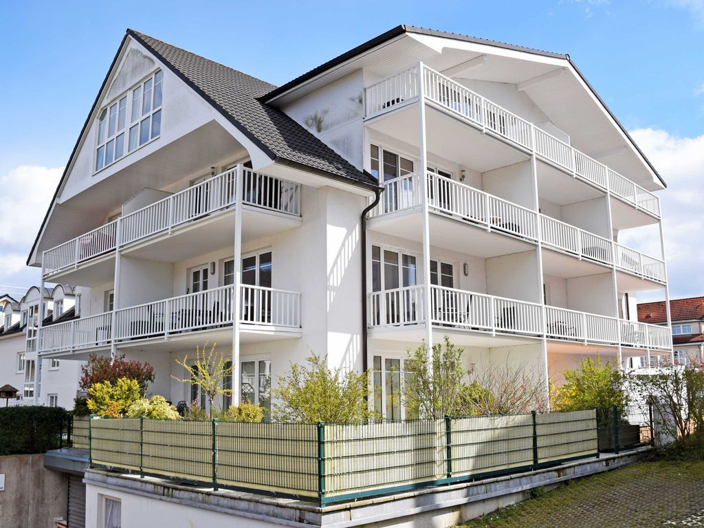 Fewo mit Balkon und Strandkorb am Strand detail 3