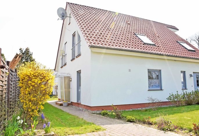 DEB 041 Ferienwohnung mit Terrasse am Kurpark Altefähr