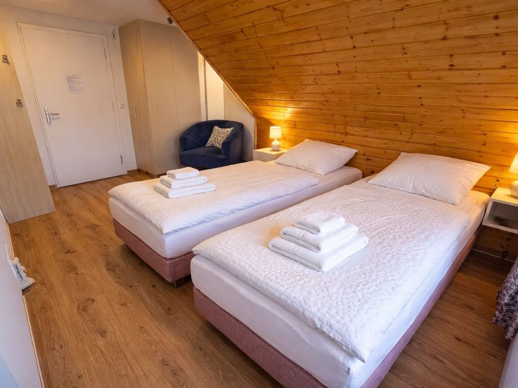 Doppelzimmer 1 mit zwei Einzelbetten - Ferienzimmer Präkel detail 3