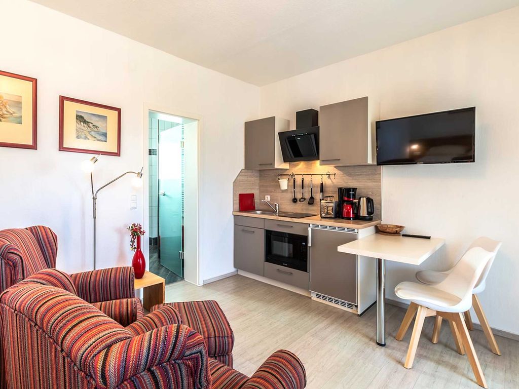 04 Ferienwohnung am Deich mit Terrasse - schöne Ferienwohnungen zwischen Deich und Wellen detail 2