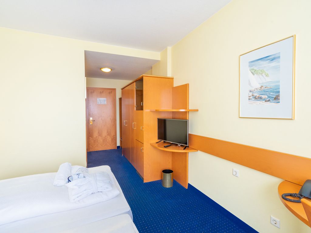 Doppelzimmer mit Stadtblick - Arkona Strandhotel 4 Sterne Superior - direkt am Strand! detail 3