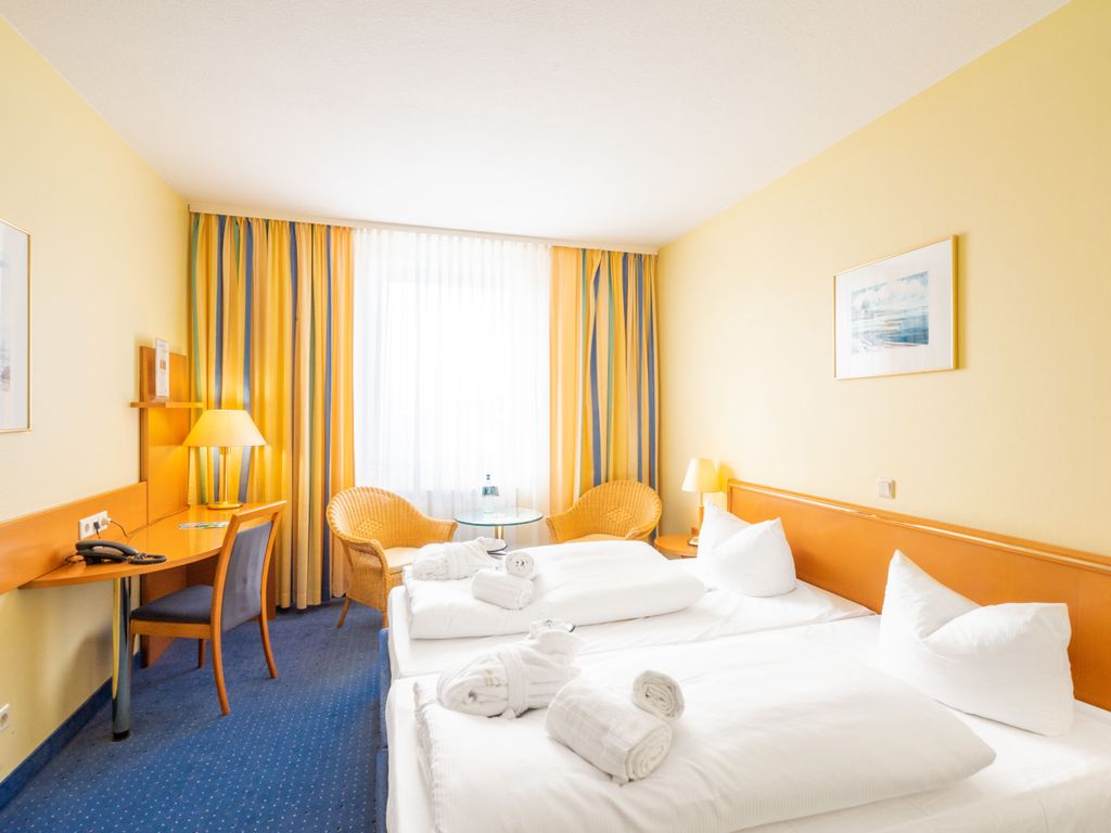 Doppelzimmer mit Stadtblick - Arkona Strandhotel 4 Sterne Superior - direkt am Strand! detail 2