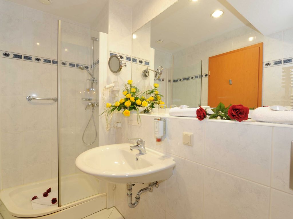 Doppelzimmer mit Stadtblick - Arkona Strandhotel 4 Sterne Superior - direkt am Strand! detail 1