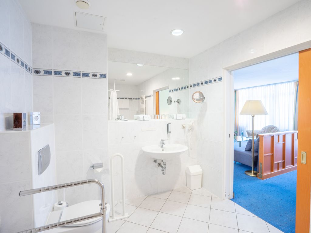 Juniorsuite mit Stadtblick - Arkona Strandhotel 4 Sterne Superior - direkt am Strand! detail 2