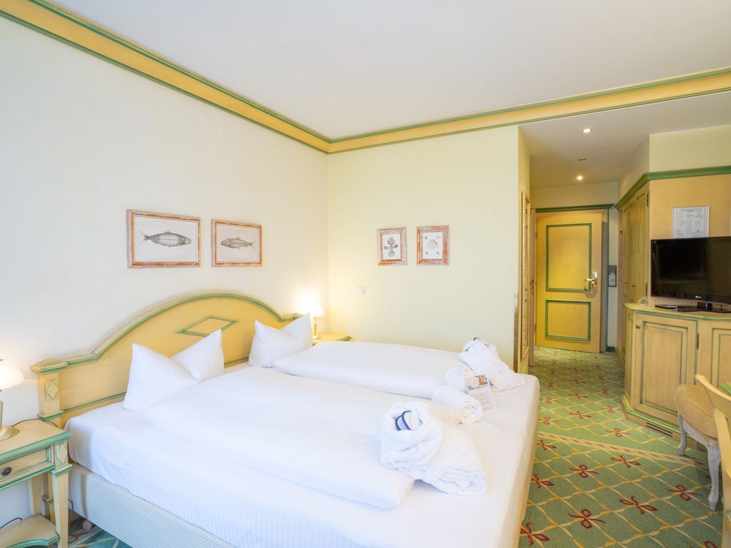 Doppelzimmer mit seitlichem Meerblick und Balkon